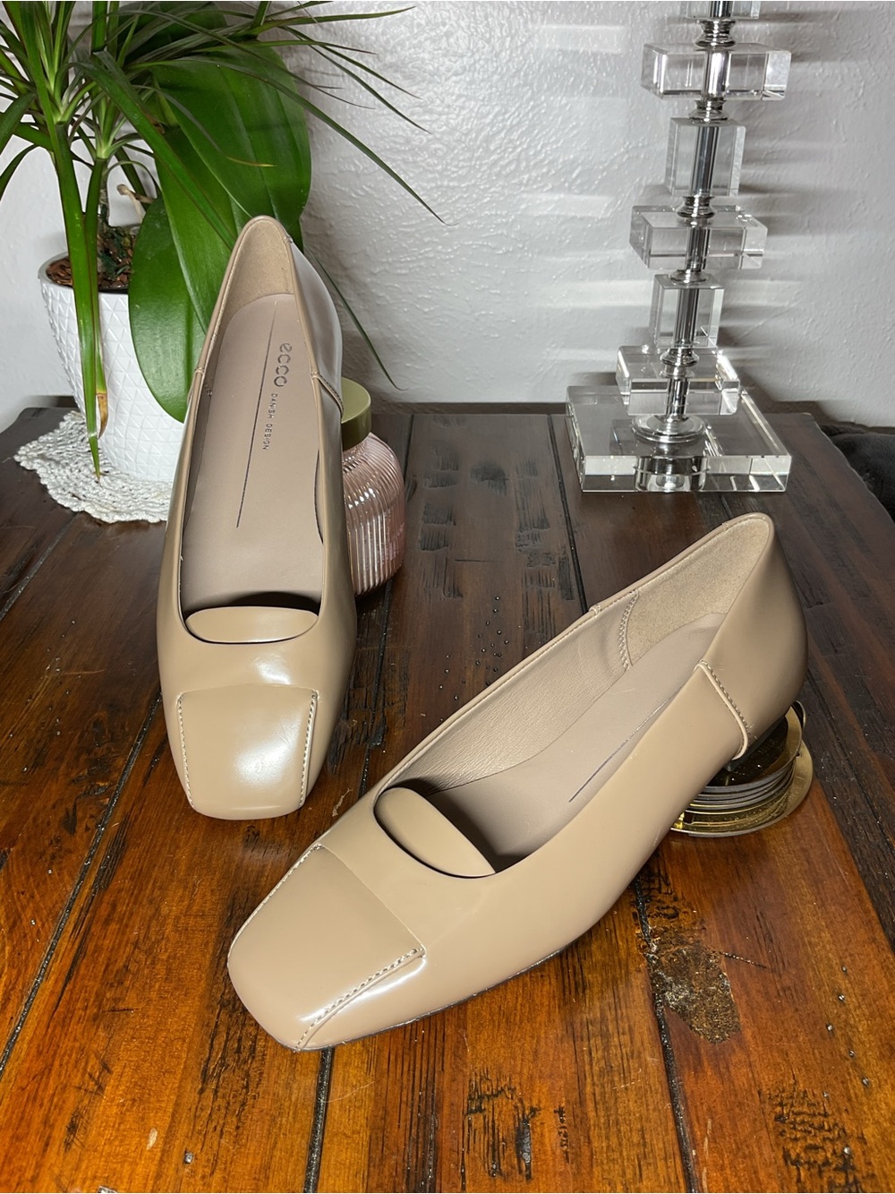 Ecco Women's Nude Beige Square-Toe Leather Flats